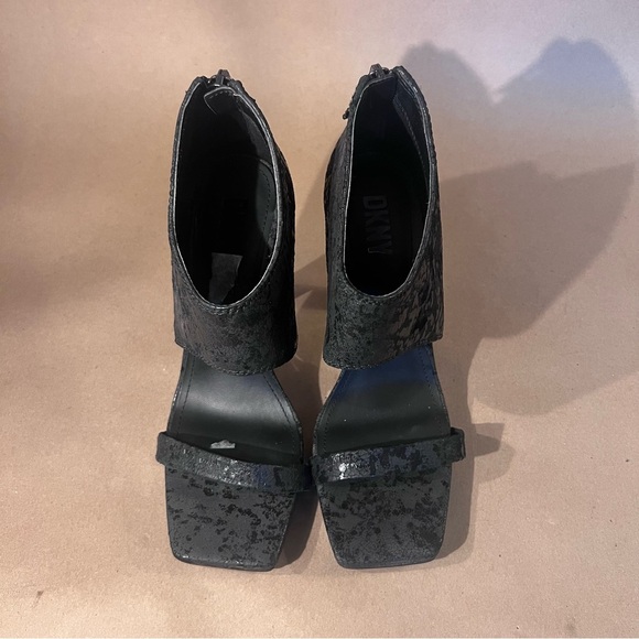 DKNY Women's Dava Ankle Strap Cuff Dress Sandals Black High Heel Size US 8.5 M - Picture 2 of 11